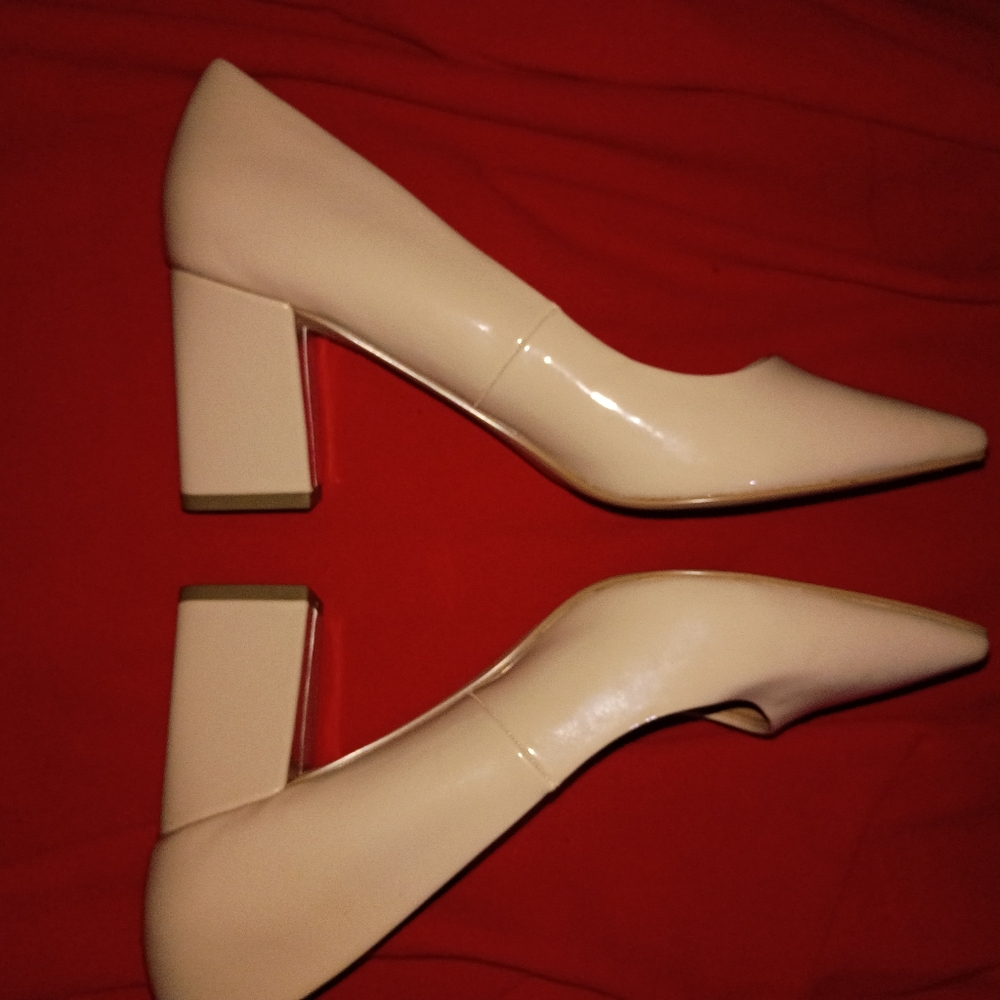 Women's Tan Pumps